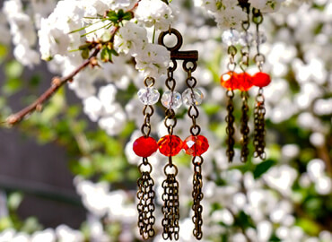 Cine este Casetuța cu Bijuterii?